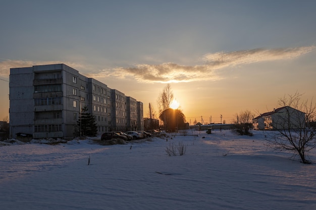 Winterhaus bei Sonnenuntergang