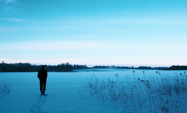 Winterlandschaft auf dem Land Lettland Osteuropa