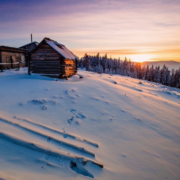 Winterlandschaft mit Schnee in den Bergen