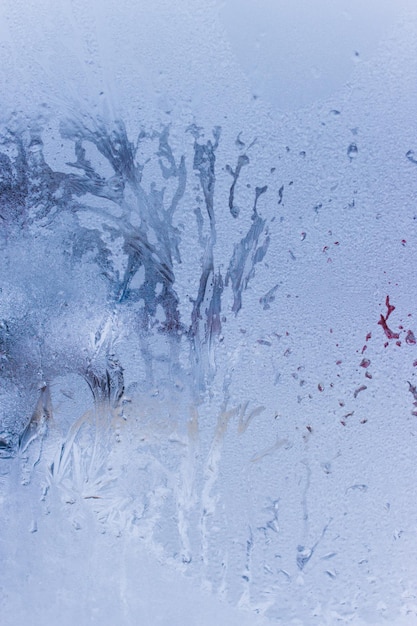 Winterlicher natürlicher Hintergrund mit gefrorenem Glas und schöner einzigartiger Textur