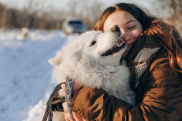 Winterspaziergang mit Ihrem Lieblings-Samojeden