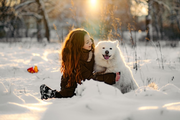 Winterspaziergang mit Ihrem Lieblings-Samojeden