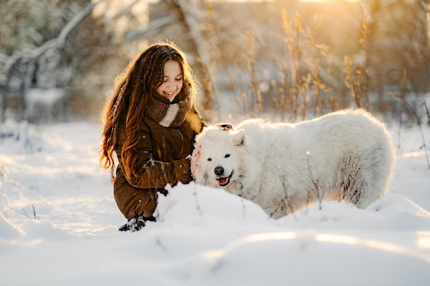 Winterspaziergang mit Ihrem Lieblings-Samojeden