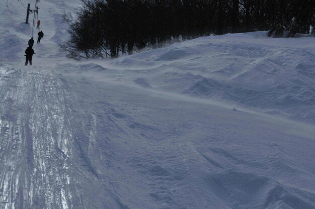 Wintersport Skylift Menschen entspannen sich