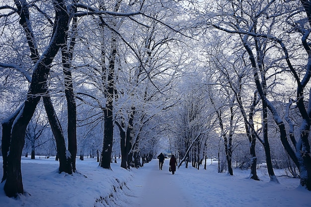 Winterstraße abstrakte Landschaft, saisonaler Pfad Dezember Schnee