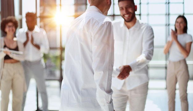 Wir gratulieren den neuen Partnern im modernen Büro