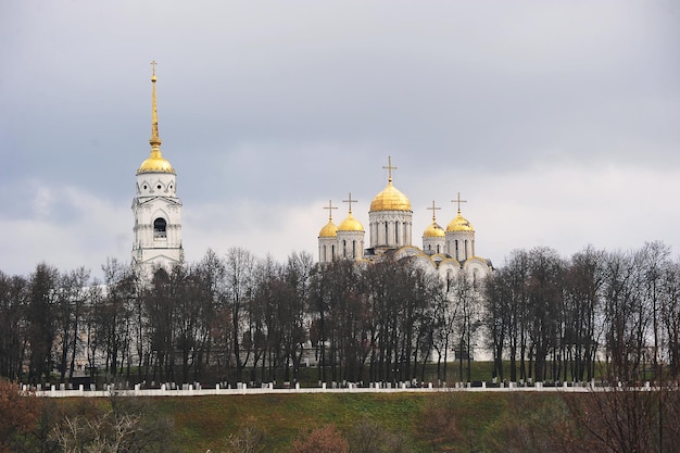 WLADIMIR, RUSSLAND - 4. November 2021: Blick auf die Himmelfahrtskathedrale in Wladimir