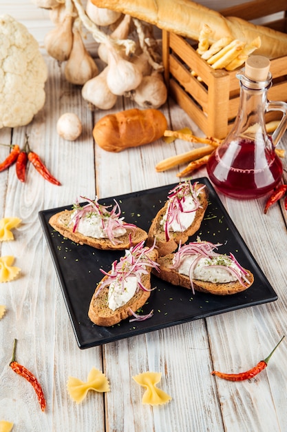 Wodka Vorspeise Bruschetta gehackt Heringsapfel