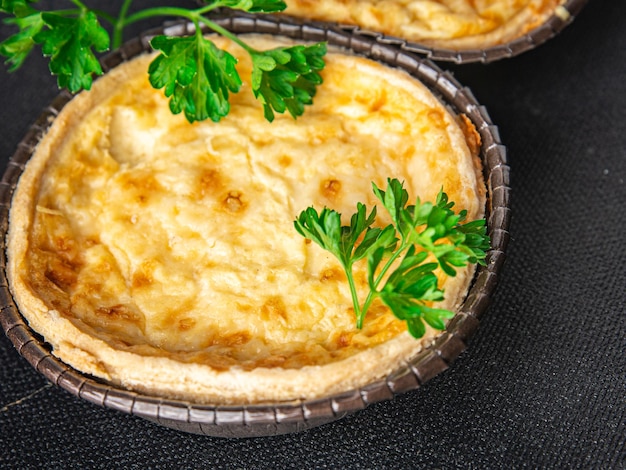 wohlschmeckende Torte, die frische, gesunde Mahlzeit, Snack auf dem Tisch, Kopienraum, Lebensmittelhintergrund füllt