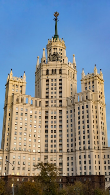 Wohngebäude am Kotelnicheskaya-Damm, einer von sieben stalinistischen Wolkenkratzern in Moskau