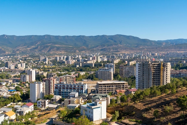 Wohngebiet von mehrstöckigen Gebäuden in Tiflis Reisen Sie nach Georgien