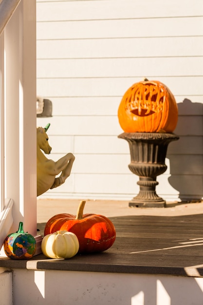 Wohnhaus für Halloween-Urlaub dekoriert.