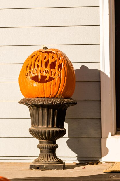 Wohnhaus für Halloween-Urlaub dekoriert.