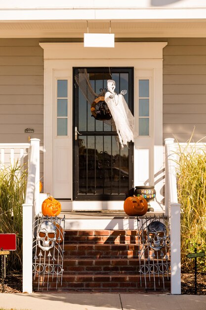 Wohnhaus für Halloween-Urlaub dekoriert.