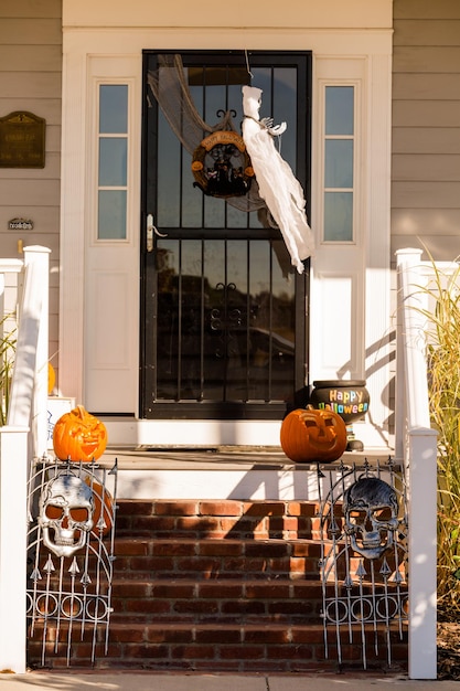 Wohnhaus für Halloween-Urlaub dekoriert.