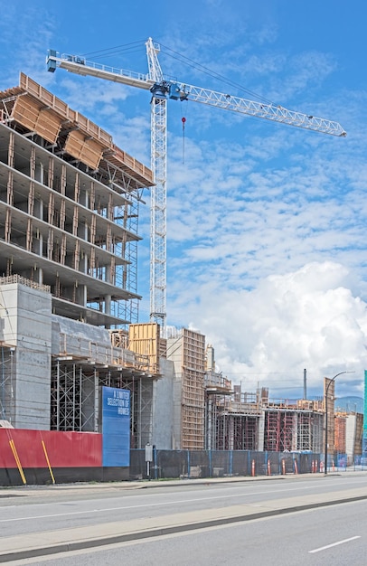 Wohnhochhaus aus Beton im Bau