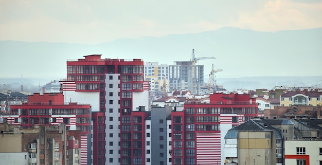 Wohnhochhaus in Wohngebiet der Stadt Immobilienentwicklung