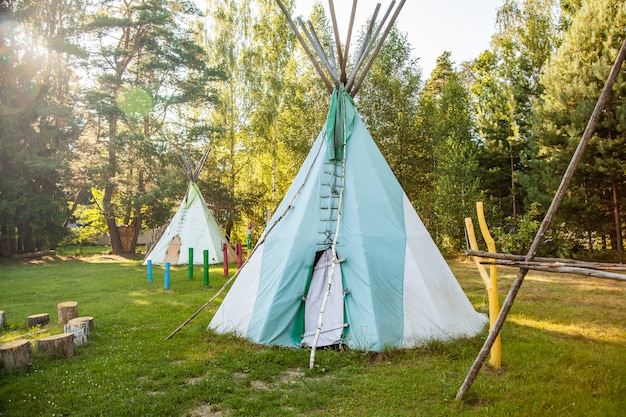 Wohnung Tipi, der Wigwam im Wald