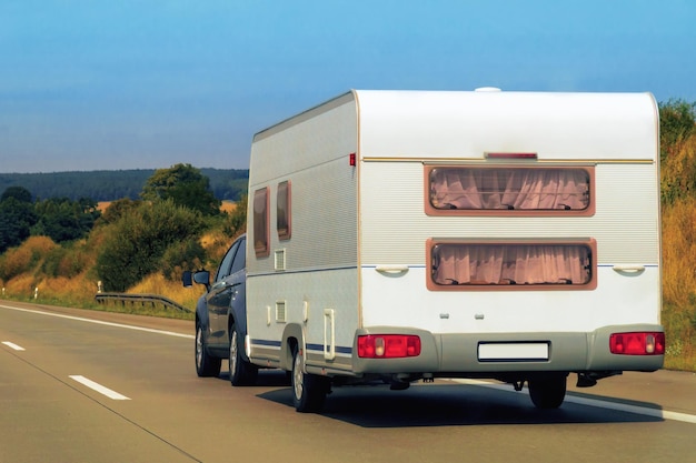 Wohnwagen unterwegs, Schweiz.