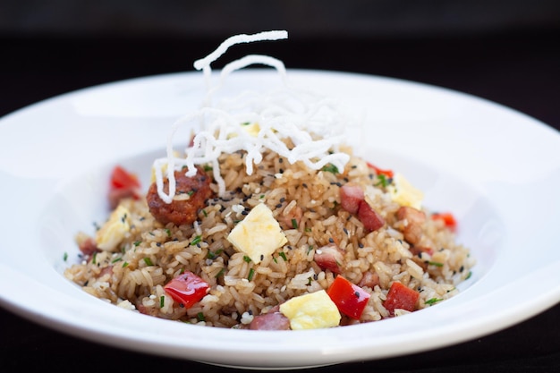 wok de arroz con verduras y brotes de soja