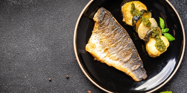 Wolfsbarsch Grill gebratener Fisch Meeresfrüchte Mahlzeit Snack auf dem Tisch Kopie Raum Essen Hintergrund