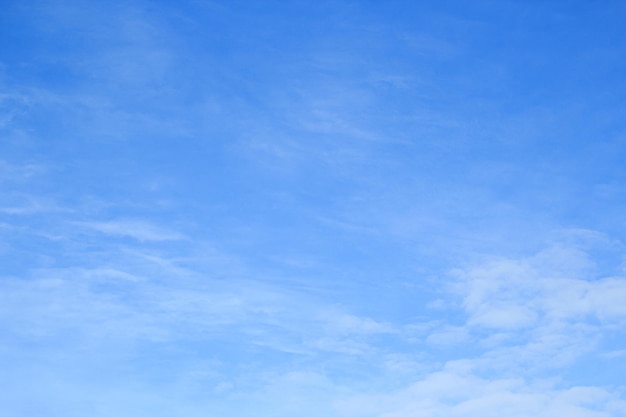 Wolke am blauen Himmel