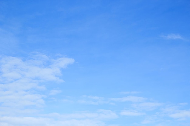 Wolke am blauen Himmel