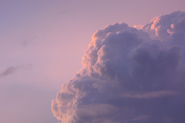 Wolken am Sonnenuntergangshimmel