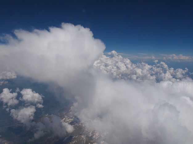 Wolken auf Alpen