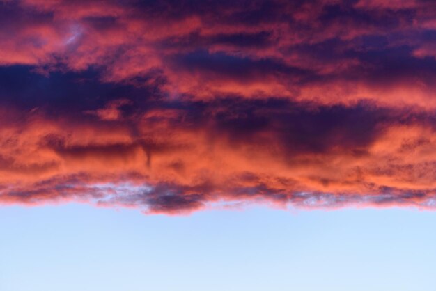 WOLKEN BEI SONNENUNTERGANG Feenhafte Wolken