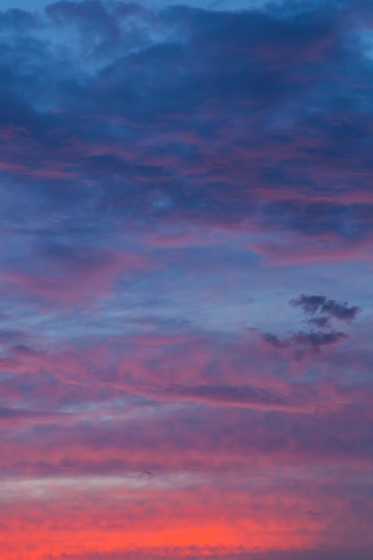 Wolken bei Sonnenuntergang.