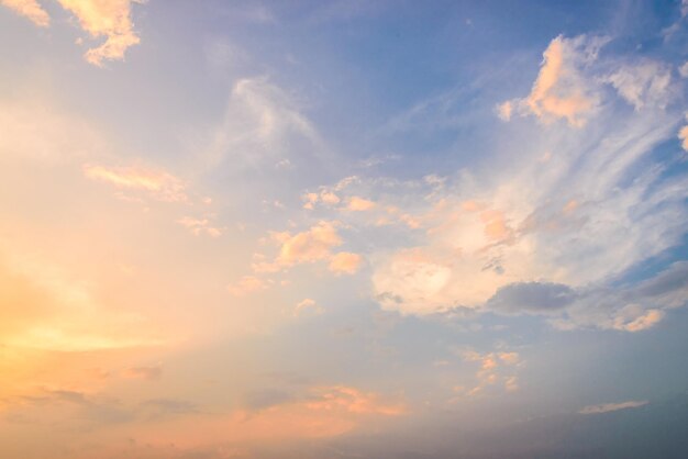 Foto wolken in der dämmerung