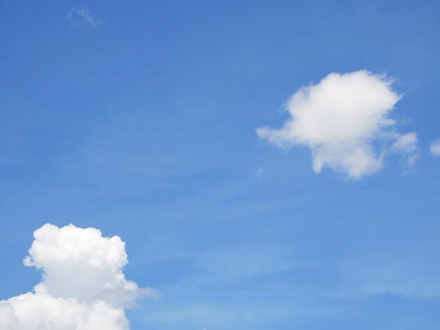 Wolken mit schönem Himmelhintergrund