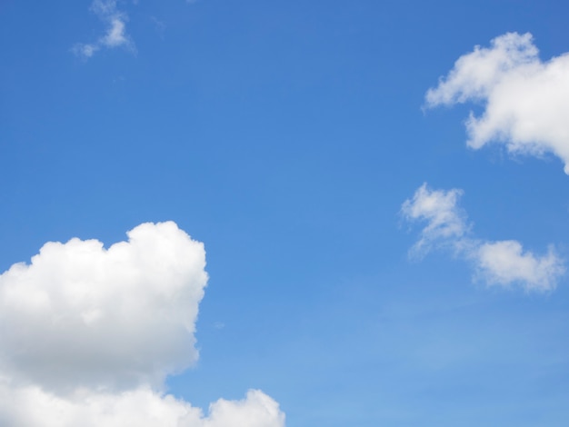 Wolken mit schönem Himmelhintergrund