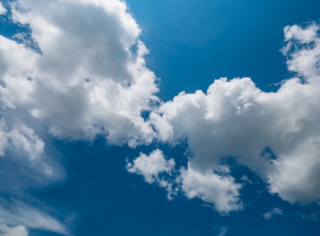 Wolken stoßen zusammen