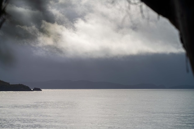 Wolken über dem Ozean in Australien