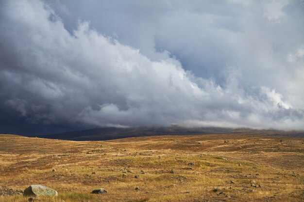 Wolken über der Steppe