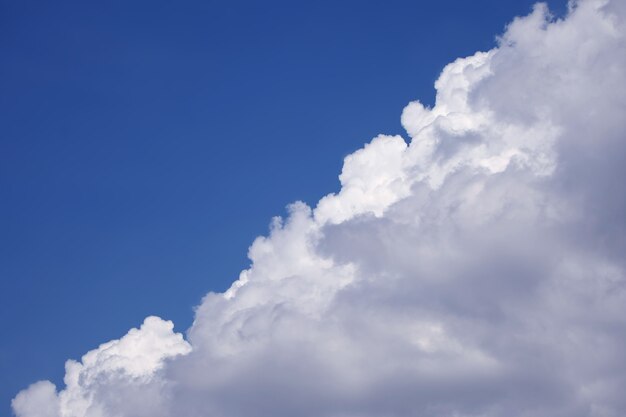 Wolken und Bluesky