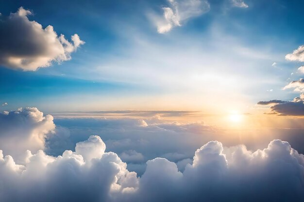 Wolken und Himmel bei Sonnenuntergang