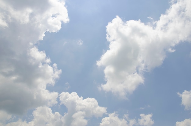 Foto wolken und himmel mit unscharfem musterhintergrund