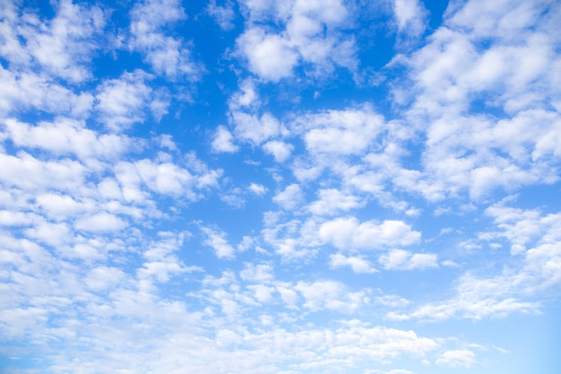 Wolken und HimmelBlauer Himmel und weiße Wolken