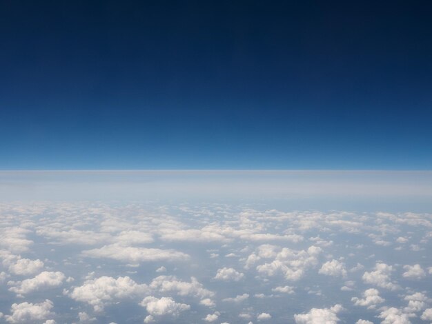 Wolken von der Ebene aus gesehen