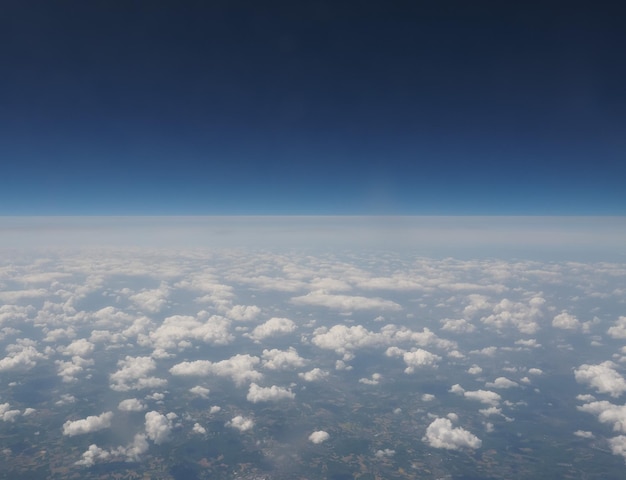 Wolken von der Ebene aus gesehen