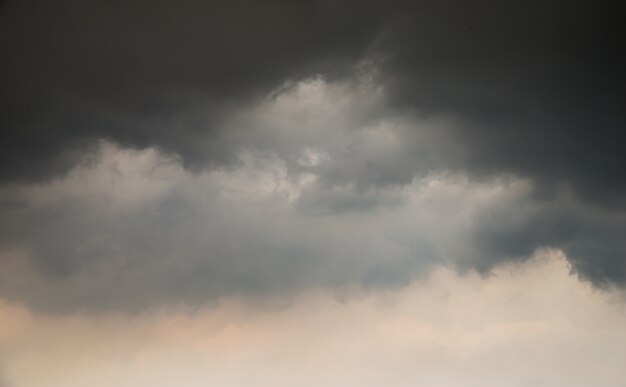 Foto wolken vor einem gewitter