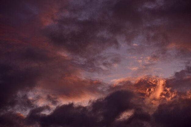 Foto wolkenbild beim sonnenuntergang