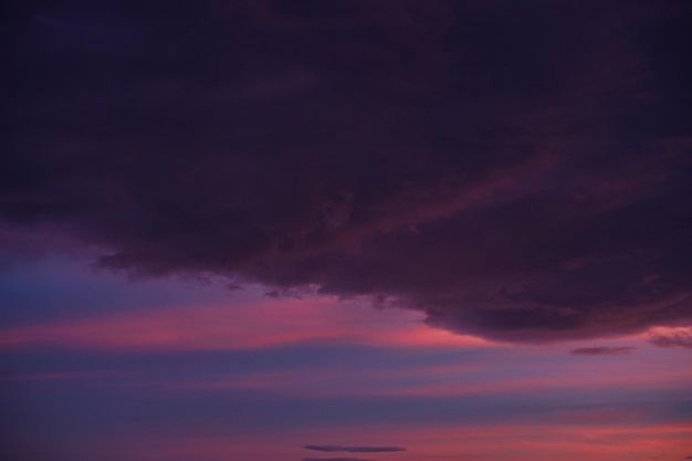 Wolkengebilde blau