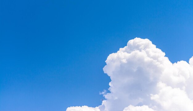 Wolkengebilde im Frühling