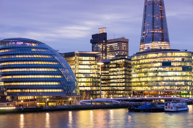 Wolkenkratzer-Bürogeschäftsgebäude London