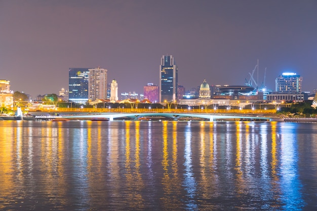 Foto wolkenkratzer, der singapur-stadt errichtet.