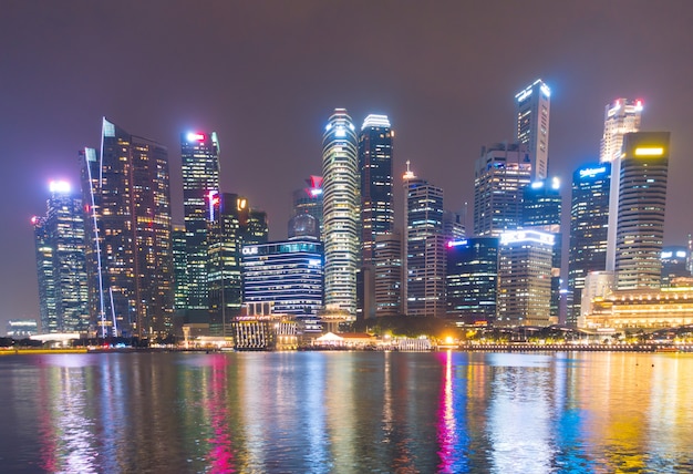 Wolkenkratzer, der Singapur-Stadt errichtet.
